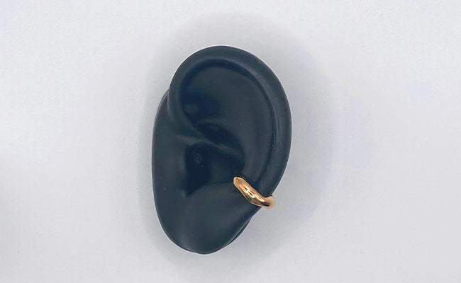 Le earcuff, un bijou tendance à porter aux oreilles non percées