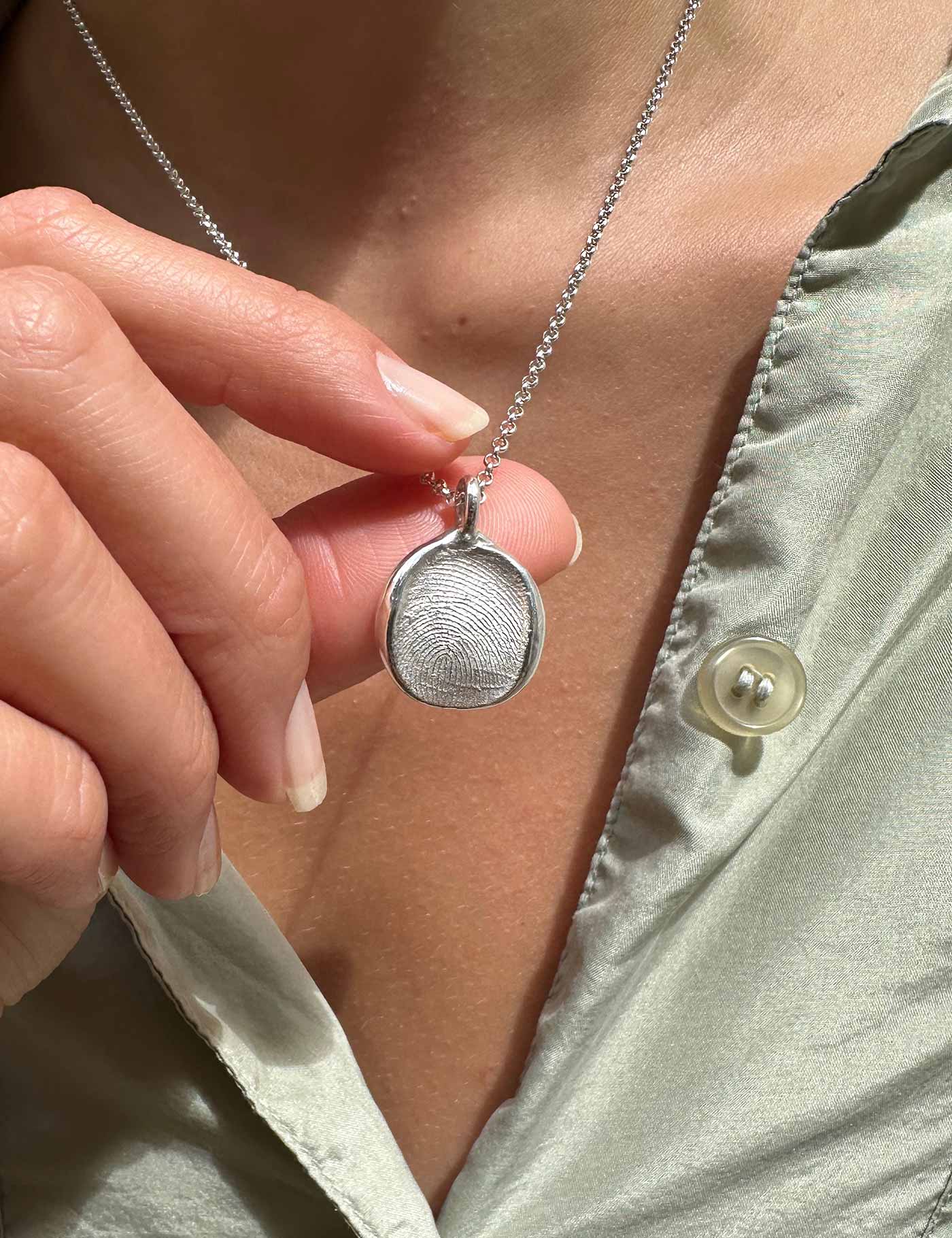 Collier médaillon empreinte digitale en argent 925 fait main à Paris