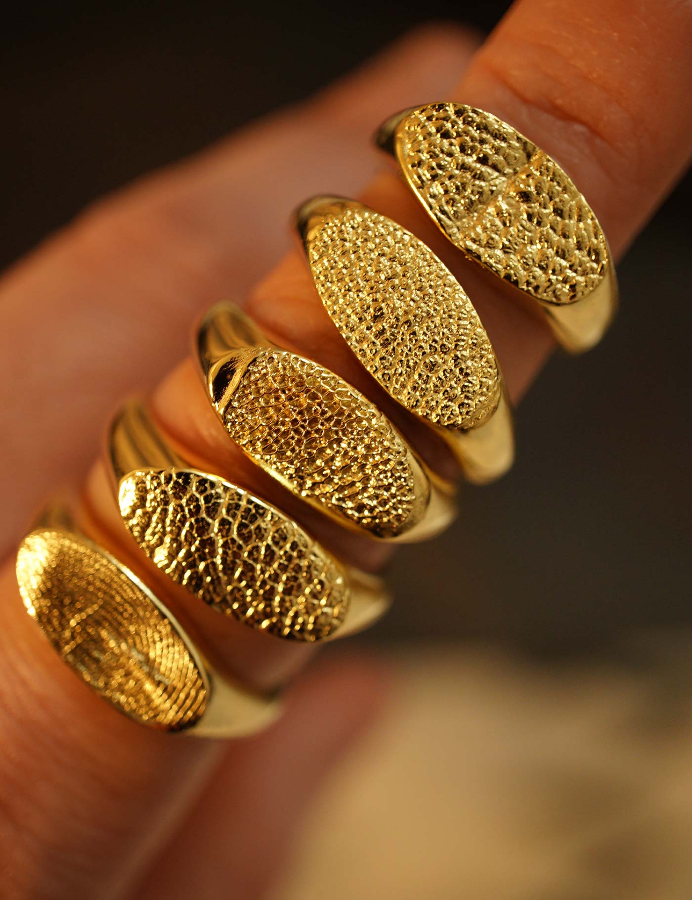 Bagues avec empreinte digitale ou empreinte truffe de chien. Superbe cadeau à offrir. Chaque bague est unique et personnalisée.