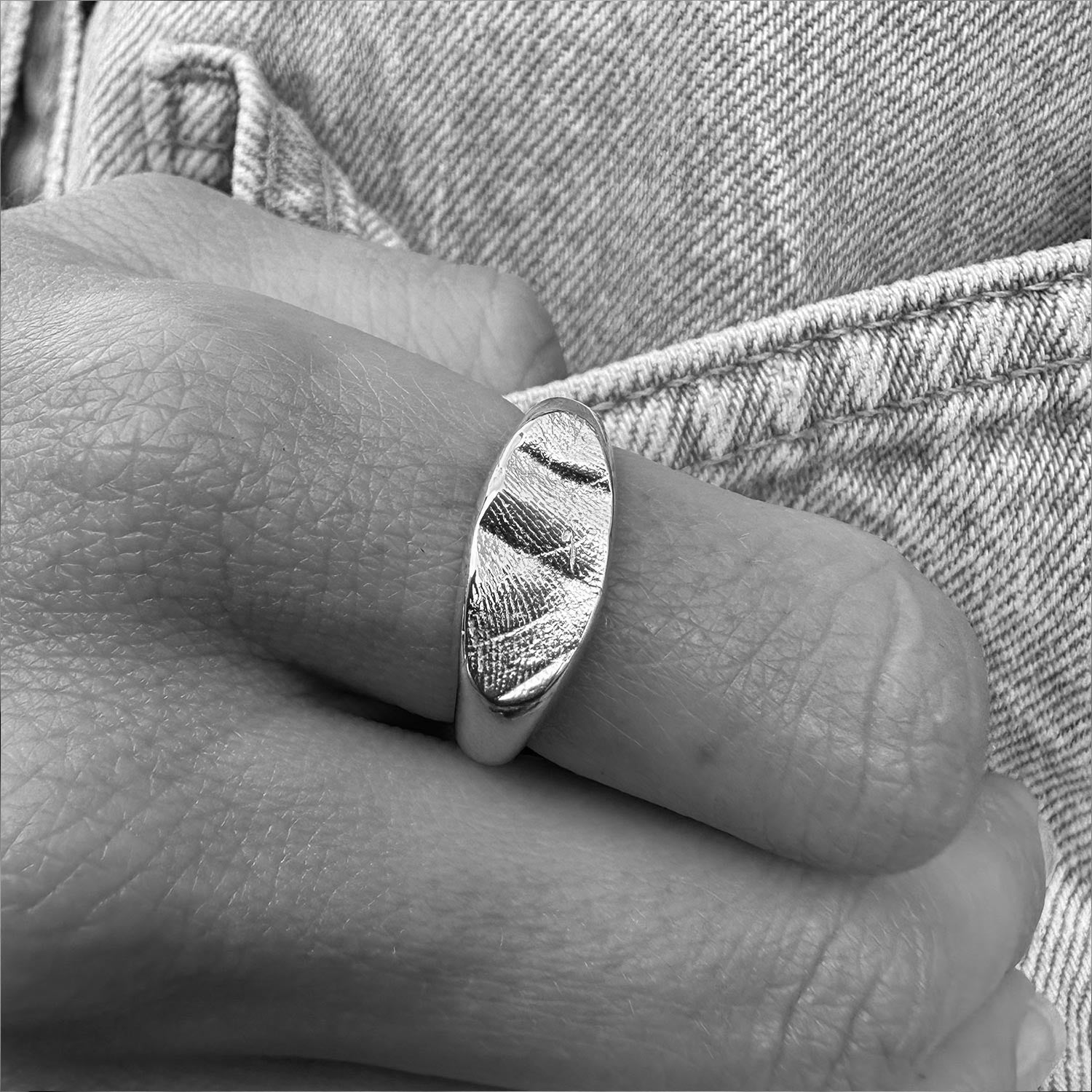 Bague moulée avec les lignes de vie d'un bébé de moins d'un an - chevalière empreinte en argent massif