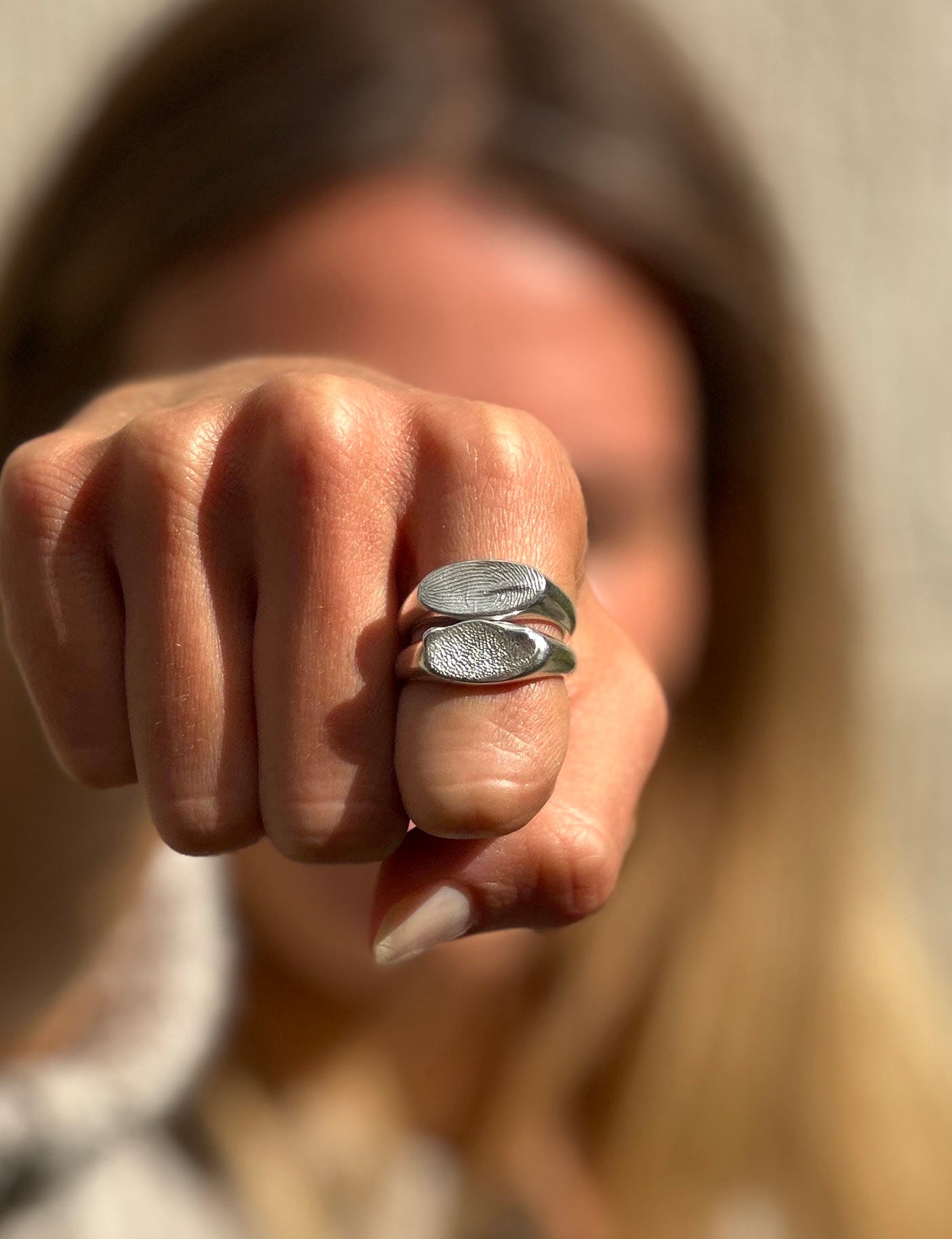 Bijou argent femme avec empreinte digitale réelle incrustée, chevalière fine et personnelle